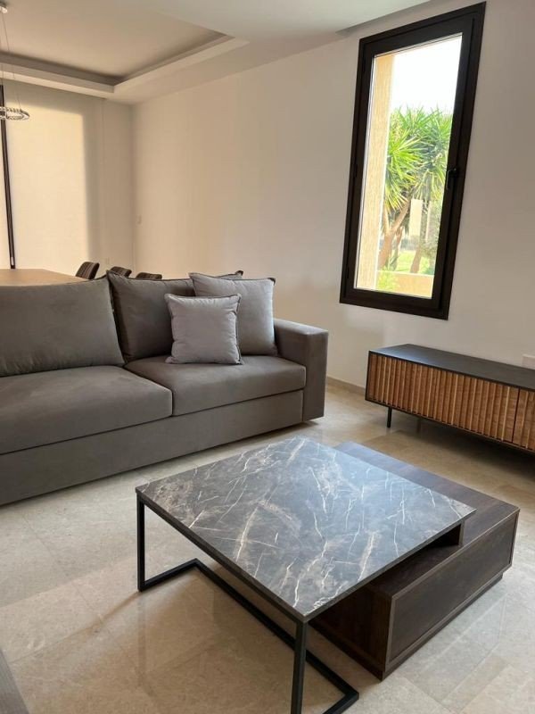Bezugsfertige Villa 150 m vom Meer in Paphos