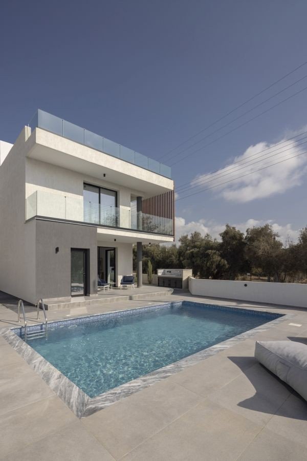 Ready villa 700m from sea in Paphos