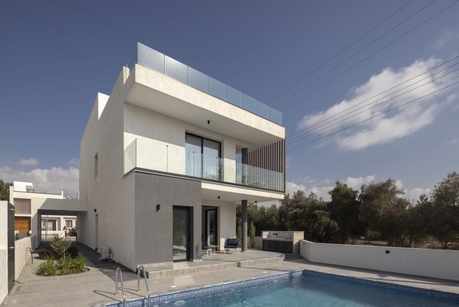 Ready villa 700m from sea in Paphos