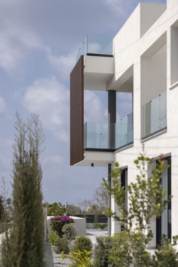 Ready villa 700m from sea in Paphos