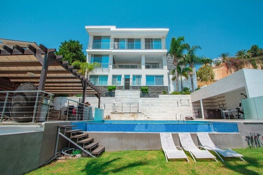 Geräumige Villa mit Meerblick in Limassol