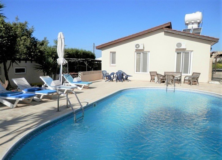 Freistehender Bungalow mit Anbau in Paphos