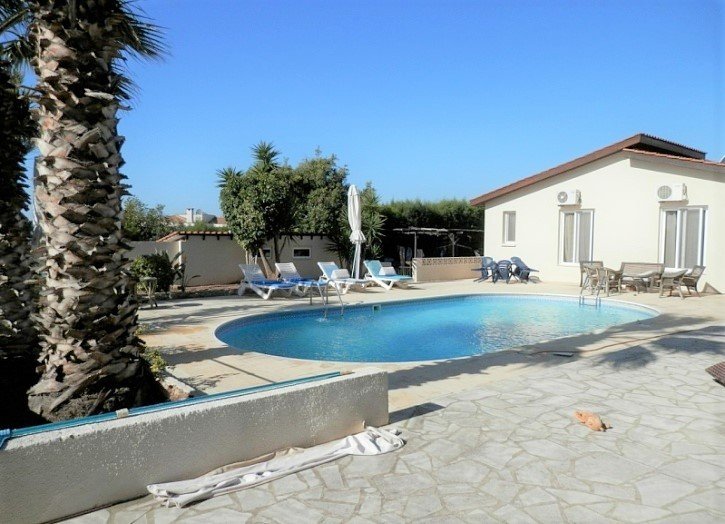 Freistehender Bungalow mit Anbau in Paphos