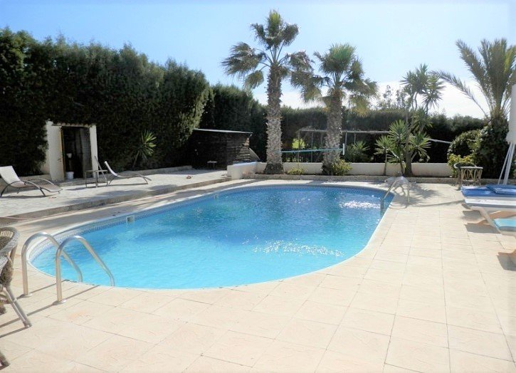 Freistehender Bungalow mit Anbau in Paphos