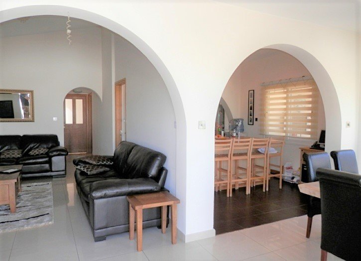 Freistehender Bungalow mit Anbau in Paphos