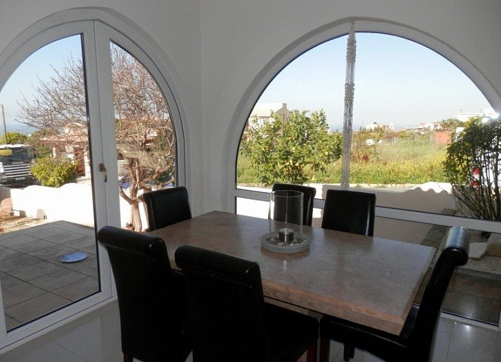 Freistehender Bungalow mit Anbau in Paphos