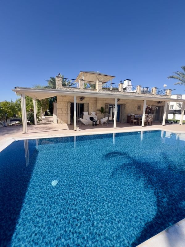 Renovierter Bungalow auf großem Grundstück in Paphos