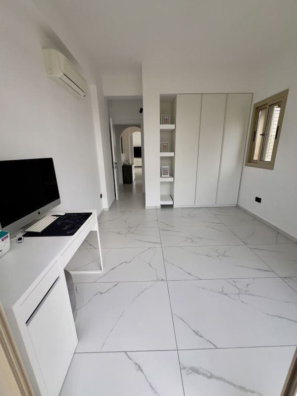 Renovierter Bungalow auf großem Grundstück in Paphos