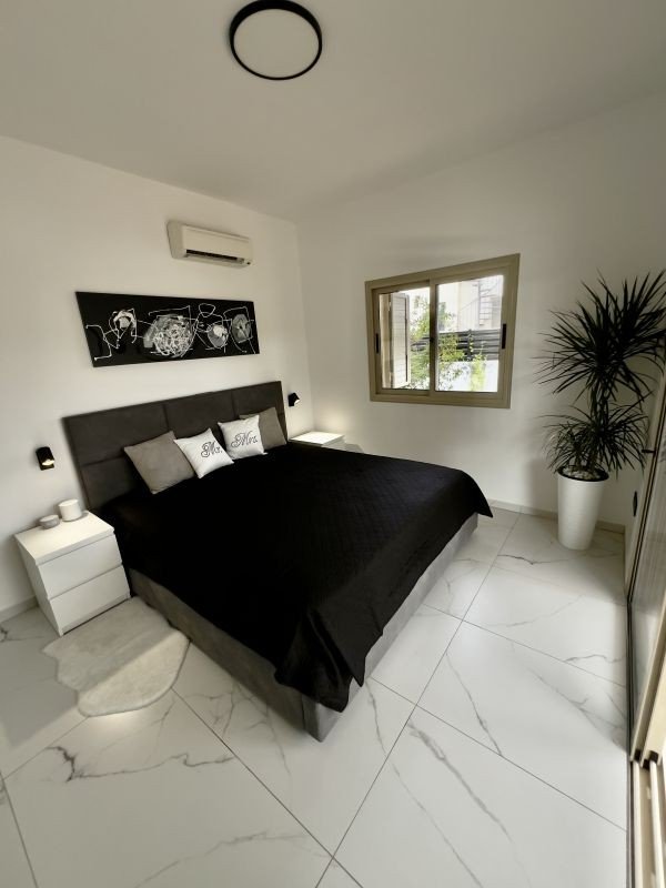 Renovierter Bungalow auf großem Grundstück in Paphos