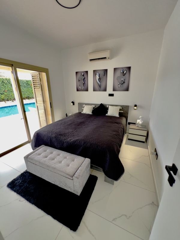 Renovierter Bungalow auf großem Grundstück in Paphos