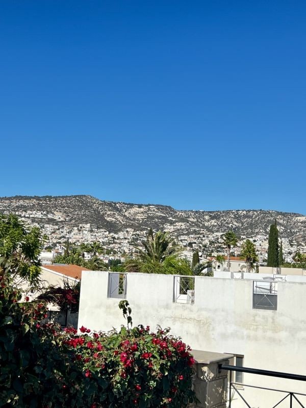 Renovierter Bungalow auf großem Grundstück in Paphos