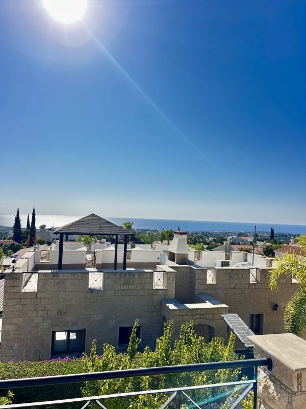 Renovierter Bungalow auf großem Grundstück in Paphos