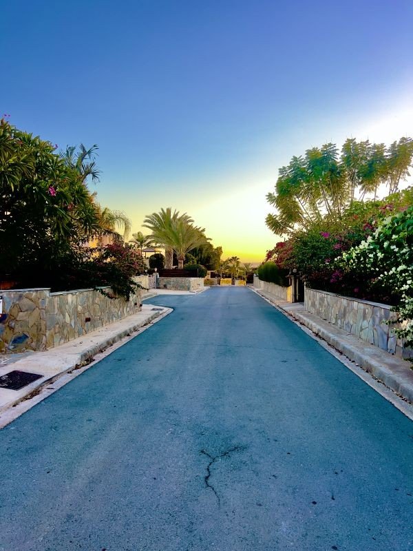 Renovierter Bungalow auf großem Grundstück in Paphos