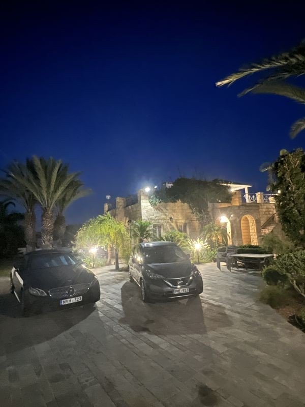 Renovierter Bungalow auf großem Grundstück in Paphos