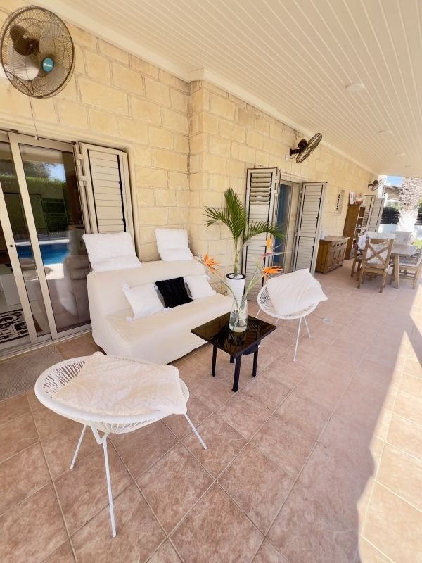 Renovierter Bungalow auf großem Grundstück in Paphos