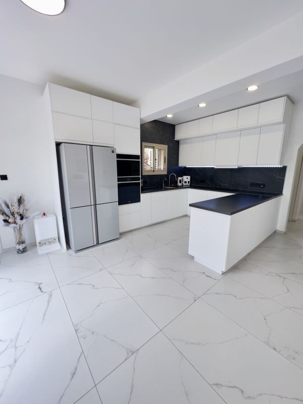 Renovierter Bungalow auf großem Grundstück in Paphos