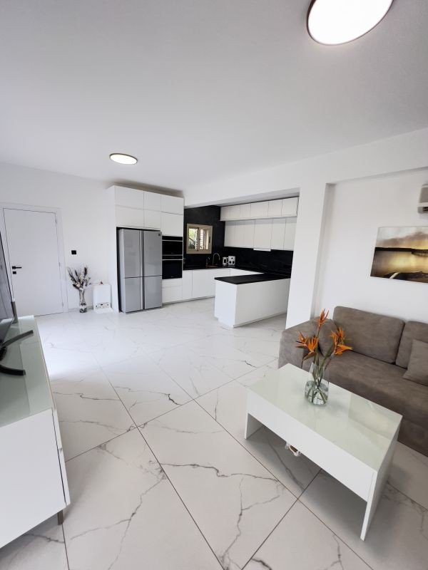 Renovierter Bungalow auf großem Grundstück in Paphos