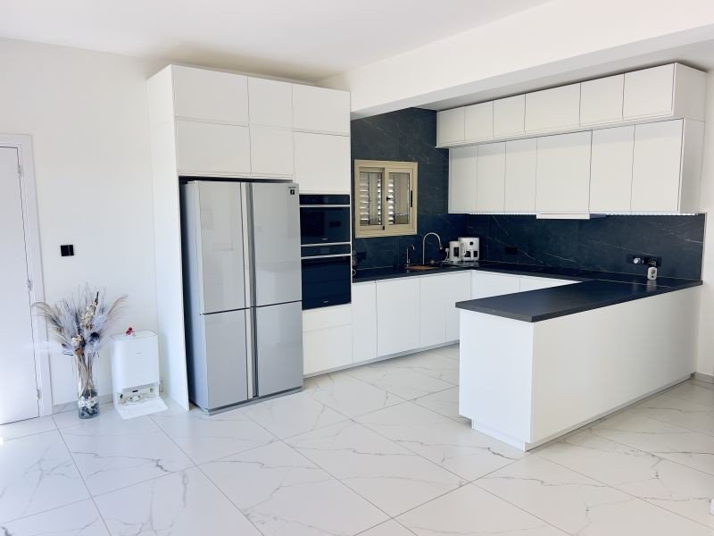 Renovierter Bungalow auf großem Grundstück in Paphos