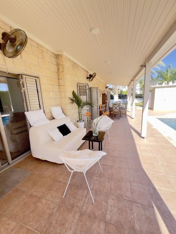 Renovierter Bungalow auf großem Grundstück in Paphos