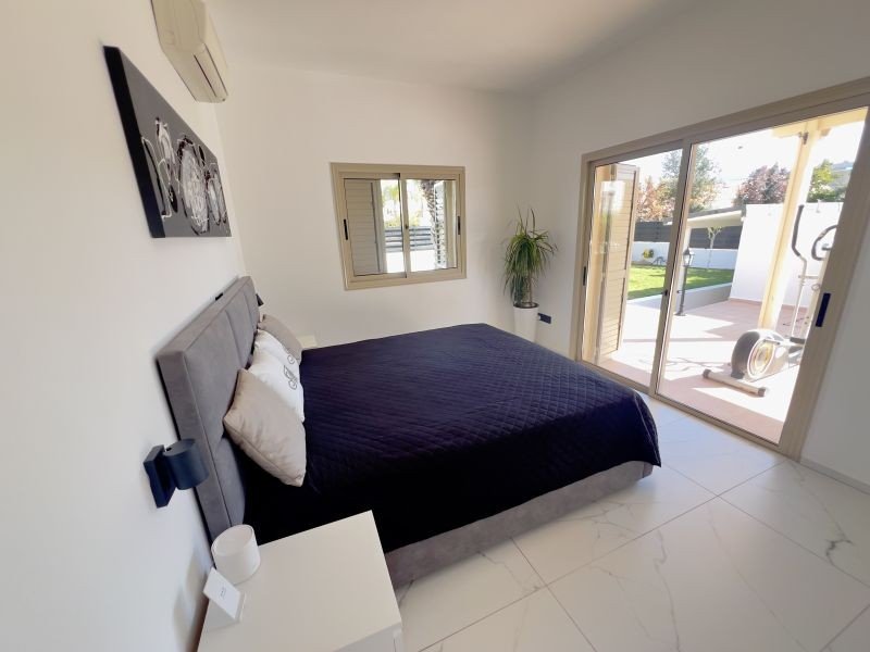 Renovierter Bungalow auf großem Grundstück in Paphos