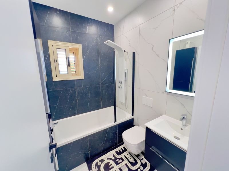 Renovierter Bungalow auf großem Grundstück in Paphos