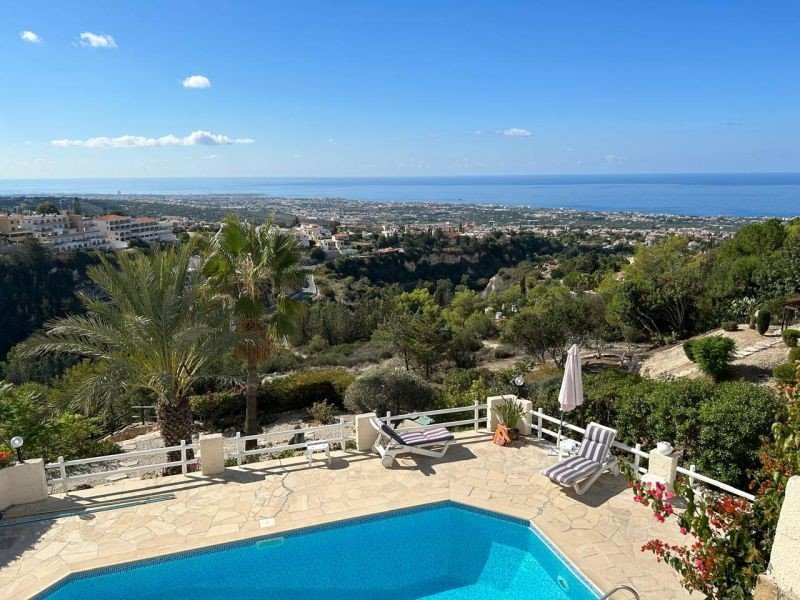 Villa with sea/sunset views in Paphos