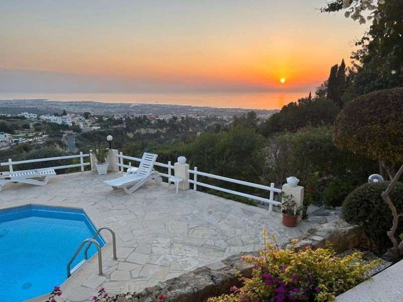 Villa with sea/sunset views in Paphos