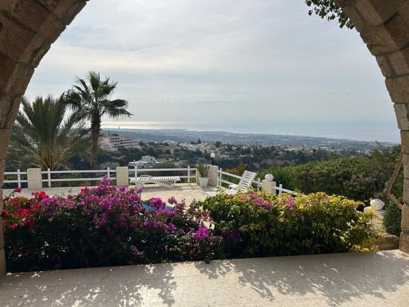 Villa with sea/sunset views in Paphos