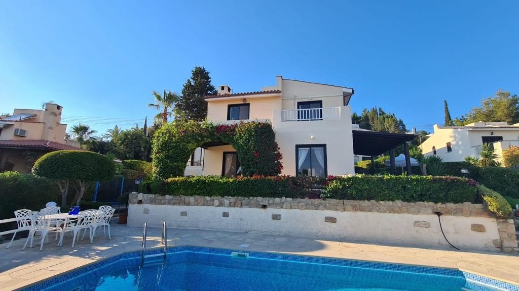 Villa with sea/sunset views in Paphos