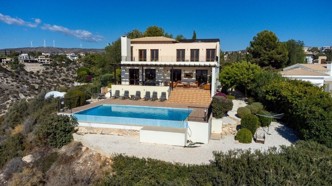 Golfvilla in erster Meereslinie mit Meerblick in Paphos