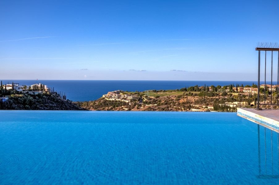 Golfvilla in erster Meereslinie mit Meerblick in Paphos