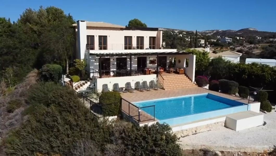 Golfvilla in erster Meereslinie mit Meerblick in Paphos