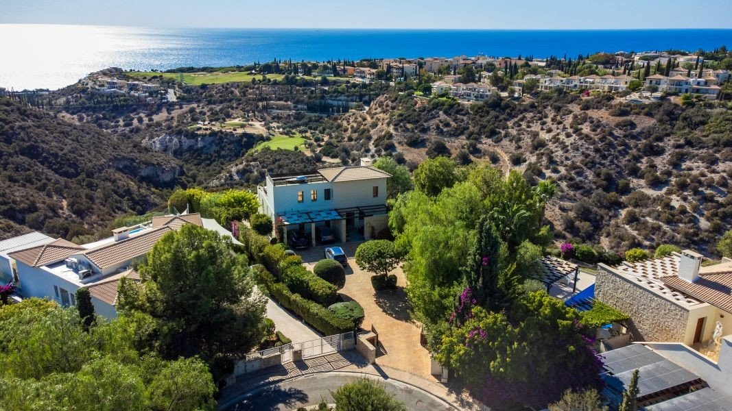 Golfvilla in erster Meereslinie mit Meerblick in Paphos