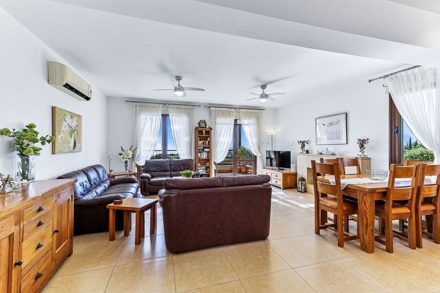 Golfvilla in erster Meereslinie mit Meerblick in Paphos