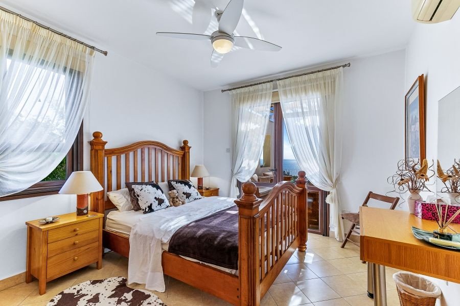 Golfvilla in erster Meereslinie mit Meerblick in Paphos
