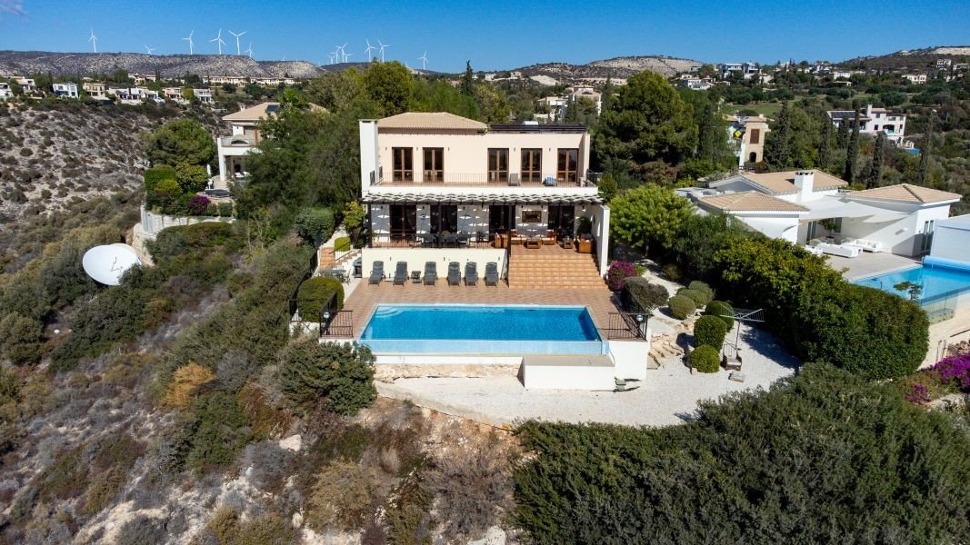 Golfvilla in erster Meereslinie mit Meerblick in Paphos
