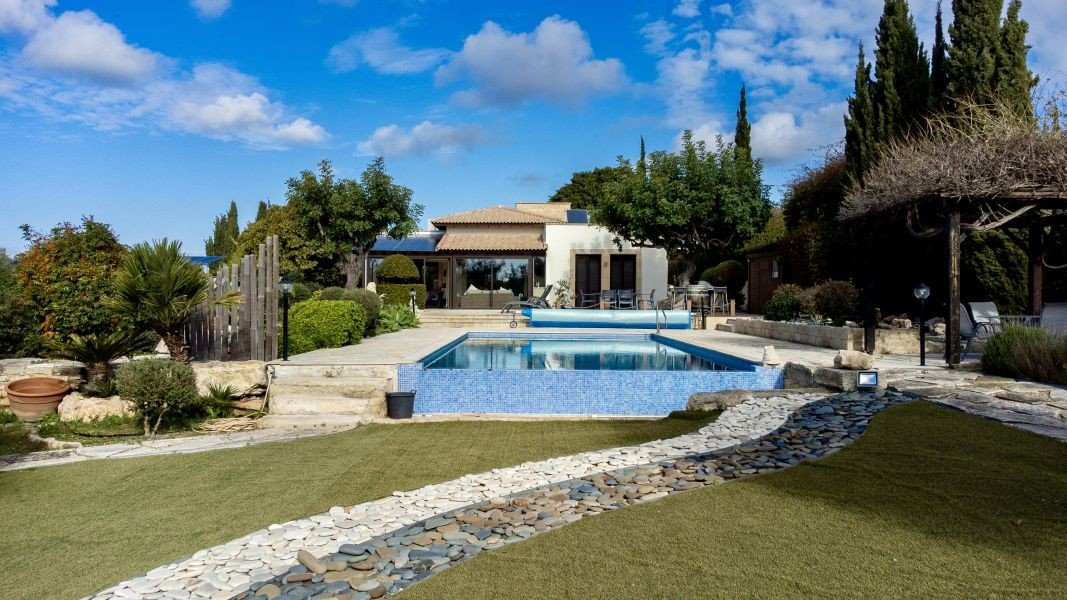 Frontline Golf Villa in Paphos