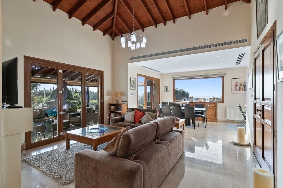 Frontline Golf Villa in Paphos