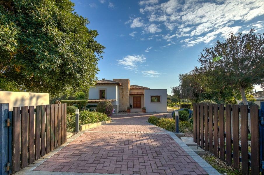 Frontline Golf Villa in Paphos