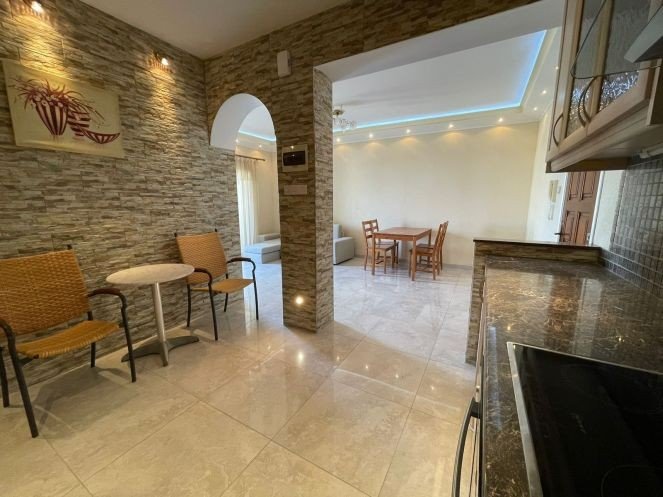 Renovated Kings Mall Apartment