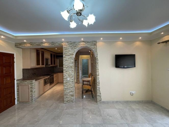 Renovated Kings Mall Apartment