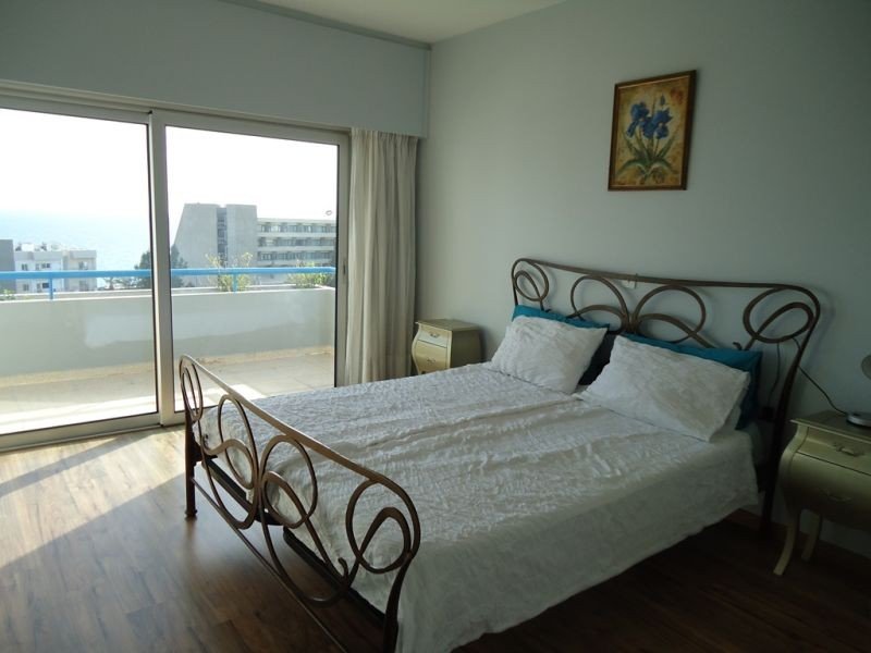 Seaview flat by beach in Limassol