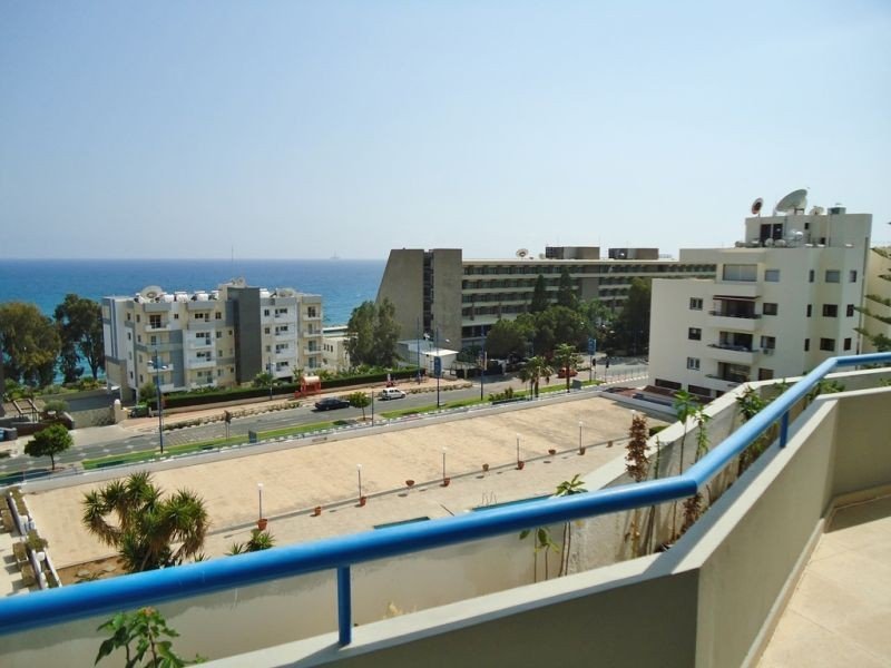 Seaview flat by beach in Limassol