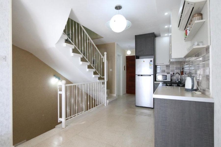 Seaview Townhouse by beach in Paphos