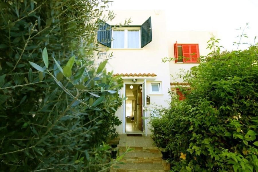 Seaview Townhouse by beach in Paphos