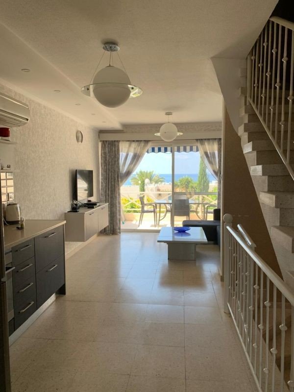 Seaview Townhouse by beach in Paphos