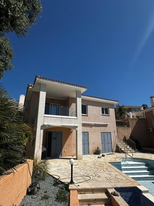 Villa with swimming pool in Paphos