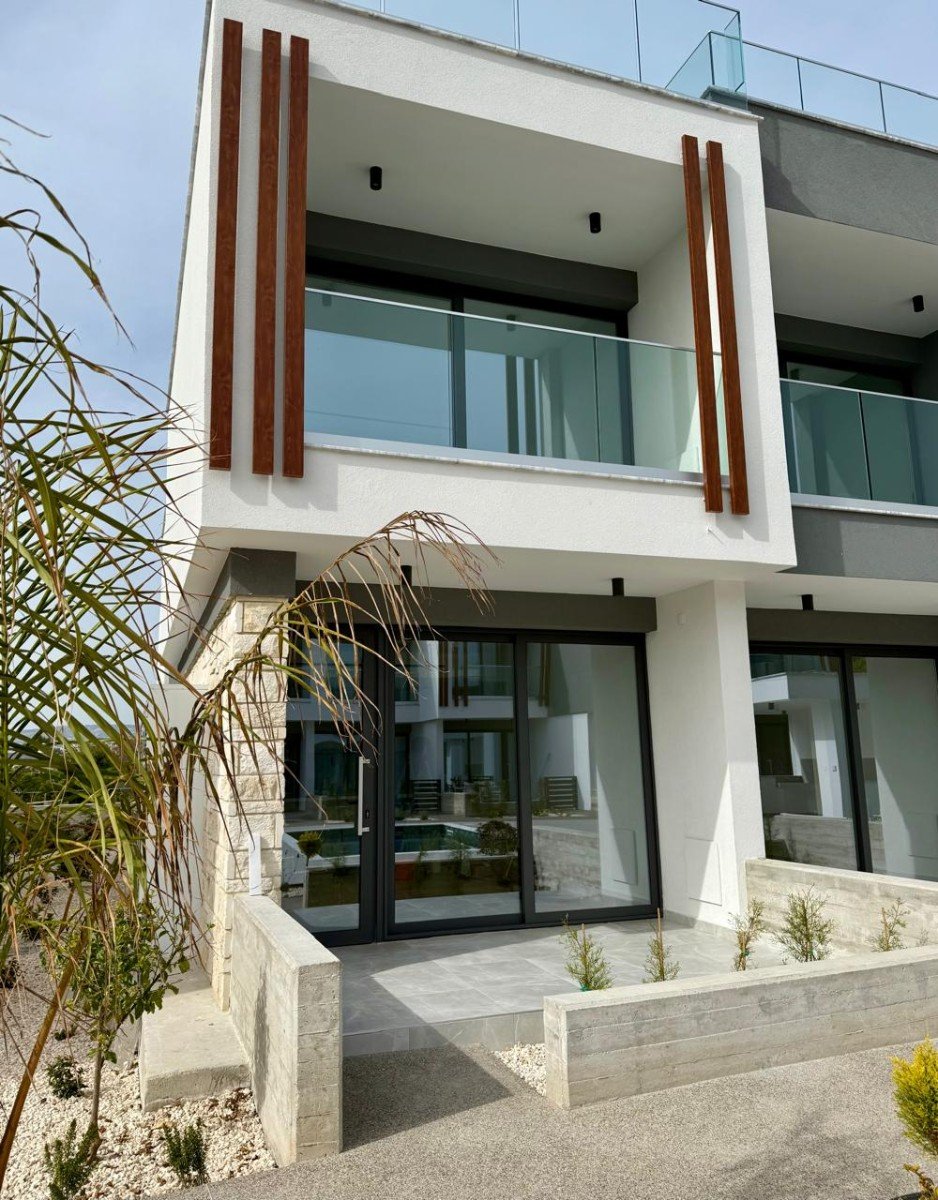 Townhouse with roof terrace in Paphos