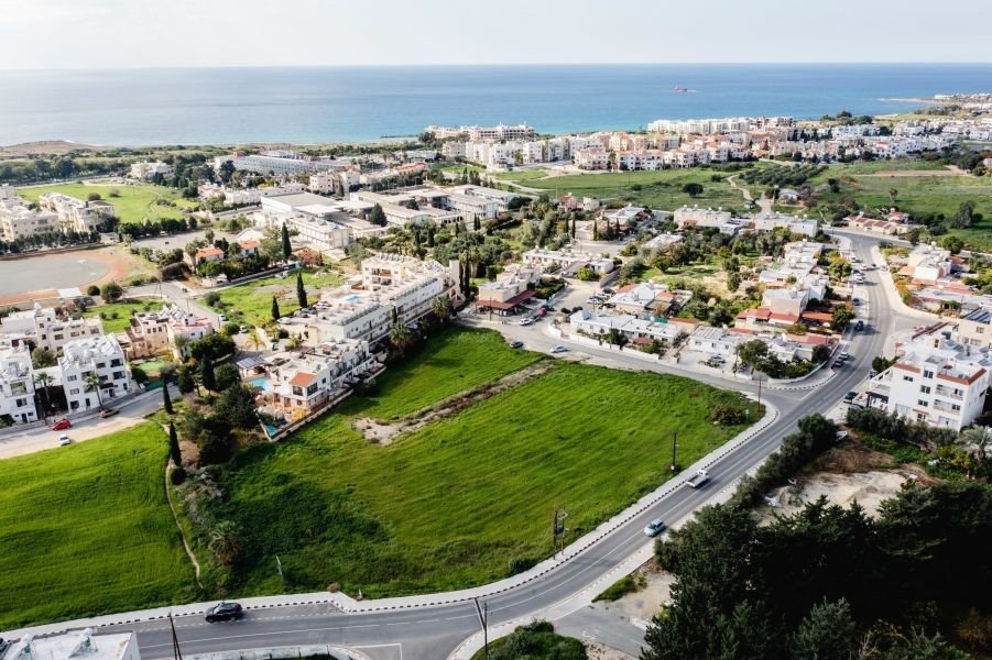 Townhouse in gated resort near sea in Paphos