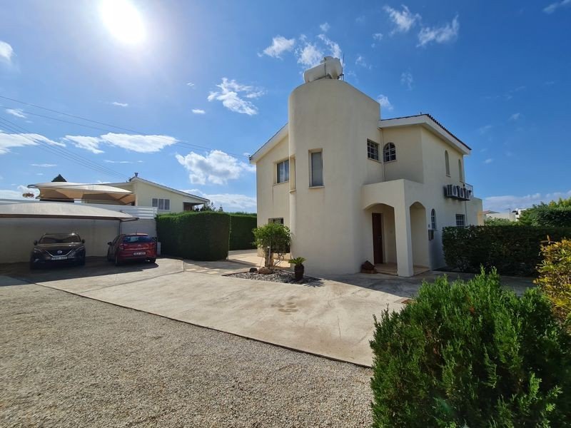 Villa mit Meer- & Bergblick in Paphos